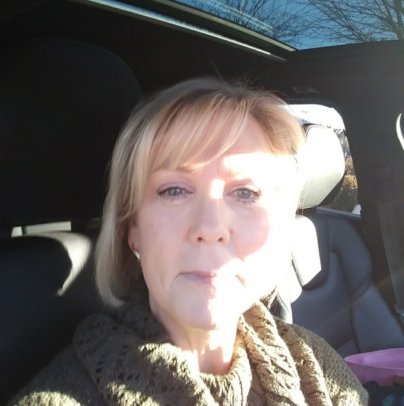 Meet your Posher, Pamela - Picture 3 of 4